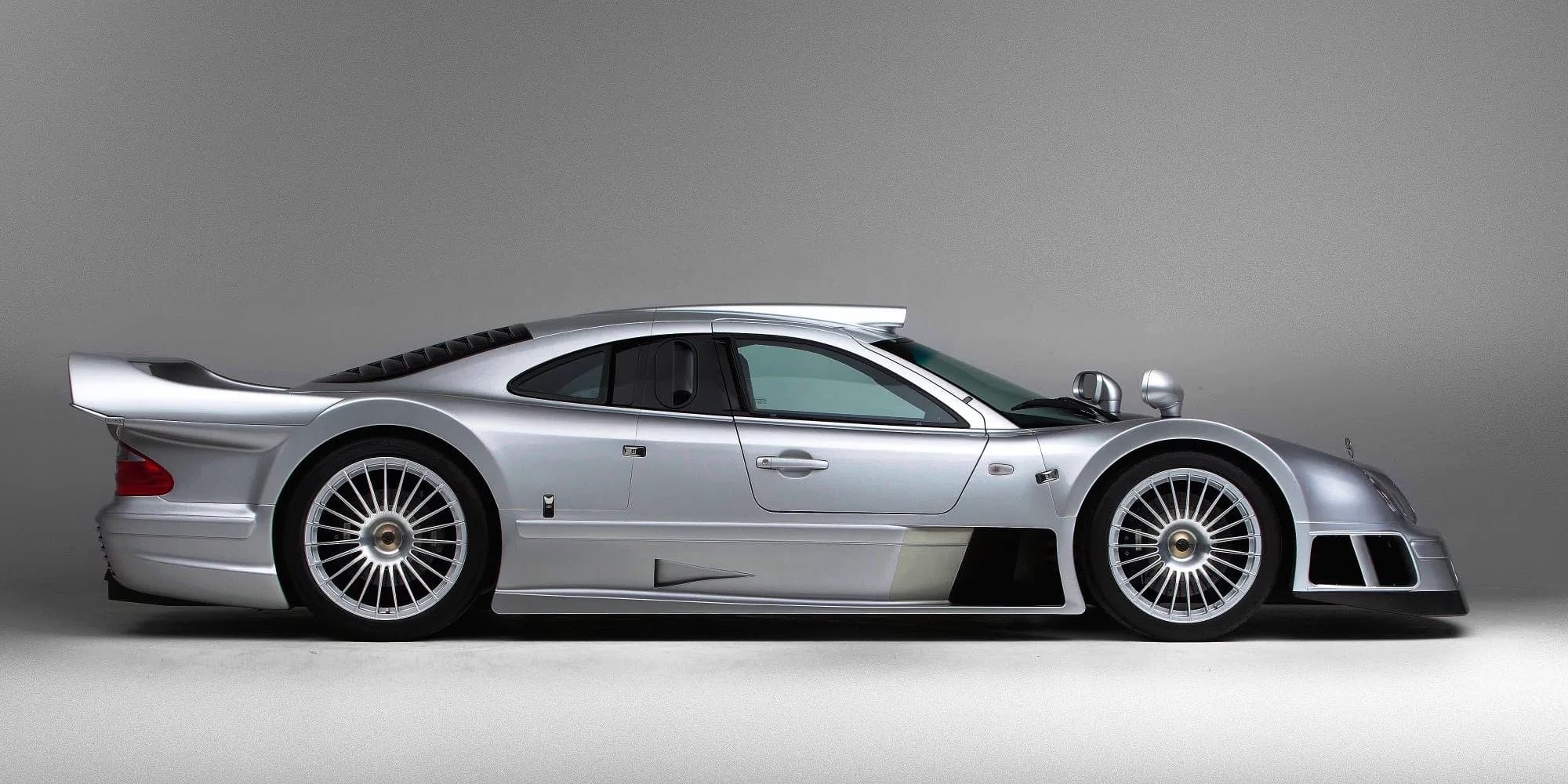 Mercedes-Benz CLK GTR presented in profile