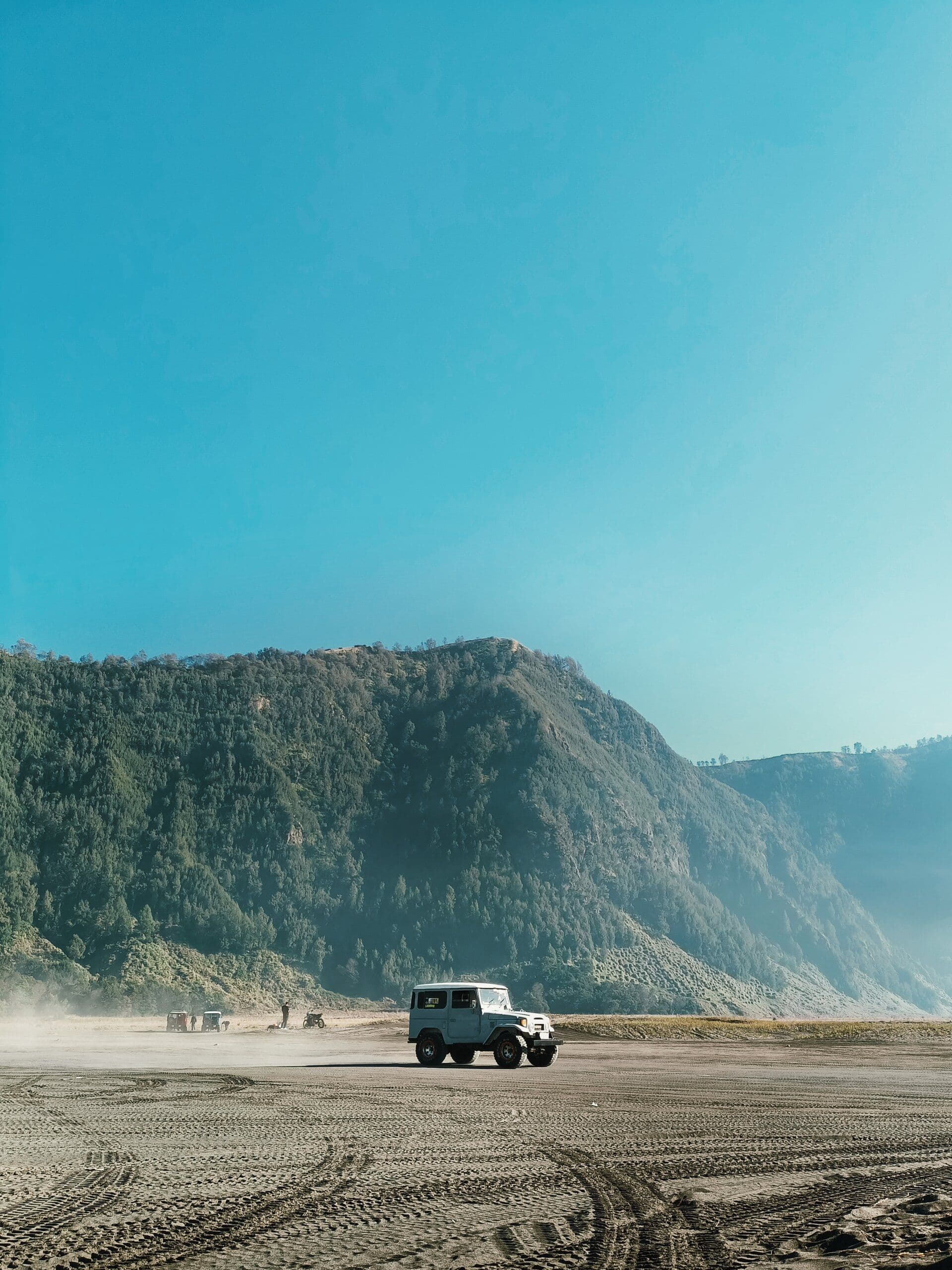 The long-distance road at the center of the Namibia experience